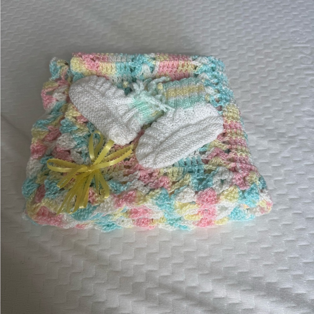 💕Pastel Multicolor Baby Blanket and Booties Set